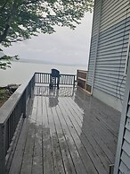 Lake Superior Waterffront Main Unit of Duplex Sleeps 8 ppl