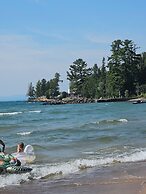 Lake Superior Waterffront Main Unit of Duplex Sleeps 8 ppl