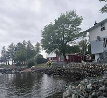 Lake Superior Waterffront Main Unit of Duplex Sleeps 8 ppl