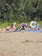 Lake Superior Waterffront Main Unit of Duplex Sleeps 8 ppl