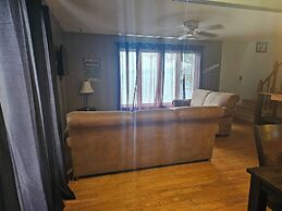 Lake Superior Waterffront Main Unit of Duplex Sleeps 8 ppl