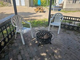 Lake Superior Waterffront Main Unit of Duplex Sleeps 8 ppl