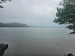 Lake Superior Waterffront Main Unit of Duplex Sleeps 8 ppl