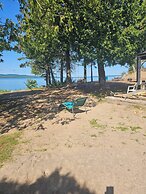 Lake Superior Waterffront Main Unit of Duplex Sleeps 8 ppl