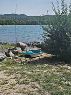 Lake Superior Waterffront Main Unit of Duplex Sleeps 8 ppl