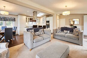Host Stay Sutton Lodge