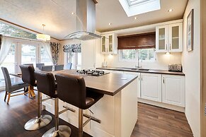 Host Stay Sutton Lodge