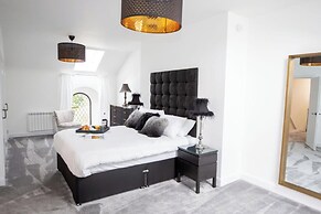 Stunning 3 Bed Converted Village Hall