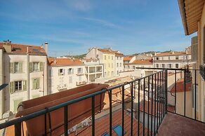 2 Pieces Avec Balcon Hypercentre A1b162