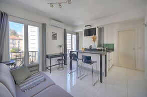 Studio Fonctionnel et Confortable A0b204