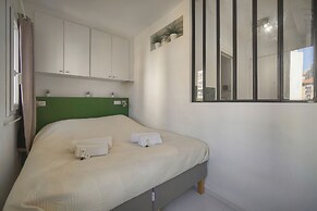 Studio Fonctionnel et Confortable A0b204