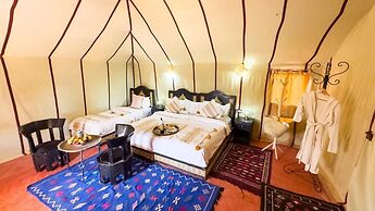 Merzouga  Aicha Luxury Camp