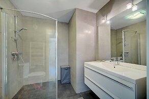 Moderne 2 Pieces Climatise Avec Terrasse A1b230