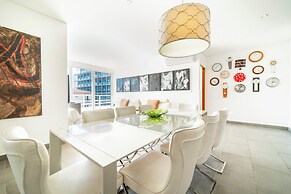 3 BR Condo with Rooftop Pool - Love 203