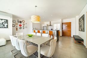 3 BR Condo with Rooftop Pool - Love 203