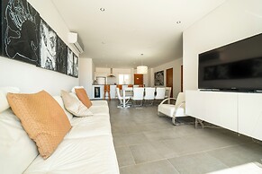 3 BR Condo with Rooftop Pool - Love 203