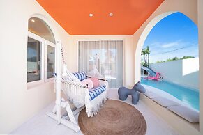 Candy House Pool Villa with KTV