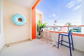 Candy House Pool Villa with KTV