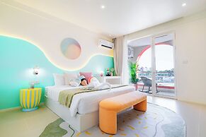 Candy House Pool Villa with KTV