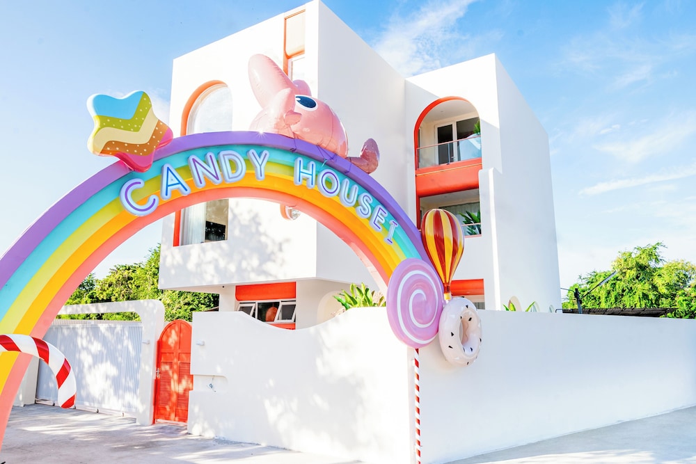 Candy House Pool Villa with KTV