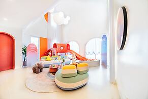 Candy House Pool Villa with KTV