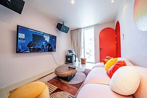 Candy House Pool Villa with KTV