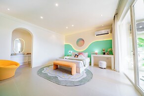 Candy House Pool Villa with KTV