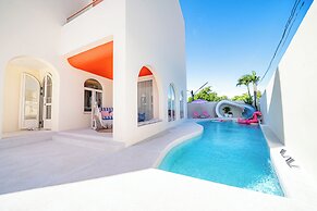 Candy House Pool Villa with KTV