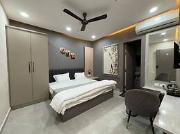 Hotel R J Heights