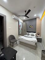 Hotel R J Heights
