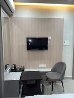 Hotel R J Heights