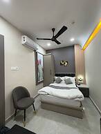 Hotel R J Heights