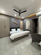 Hotel R J Heights