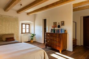 Villa Kobdilj 1835 with Shared Courtyard