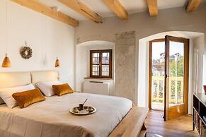 Villa Kobdilj 1835 with Shared Courtyard