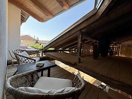 Villa Kobdilj 1835 with Shared Courtyard