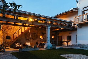 Villa Kobdilj 1835 with Shared Courtyard