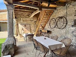 Villa Kobdilj 1835 with Shared Courtyard