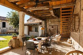 Villa Kobdilj 1835 with Shared Courtyard