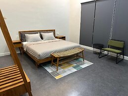 Cendhani Raras Gallery