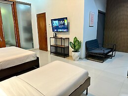 Cendhani Raras Gallery