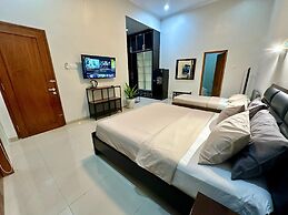 Cendhani Raras Gallery