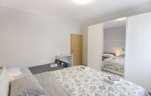 Umag Flat With Terrace and Garden