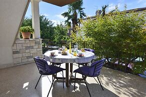 Umag Flat With Terrace and Garden