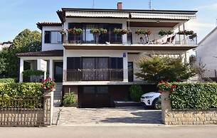 Umag Flat With Terrace and Garden