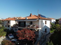 Cozy Flat With Garden Access in Umag