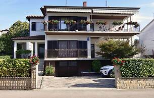 Cozy Flat With Garden Access in Umag