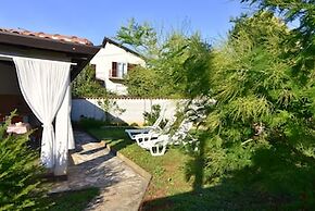 Cozy Flat With Garden Access in Umag