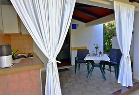 Cozy Flat With Garden Access in Umag