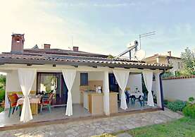 Cozy Flat With Garden Access in Umag